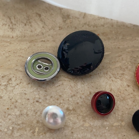 St. John Couture Assorted Grab Bundle 7 buttons - Picture 5 of 9
